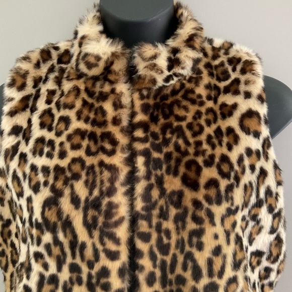 Reversible animal print vest - Picture 9 of 9